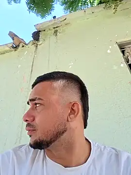 Snapshot of yeffito1 chatting on 09.23.25 yeffito1 online show from 09.23.25