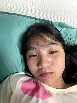 Snapshot of Emlyly-18 chatting on 10.07.25 Emlyly-18 online show from 10.07.25