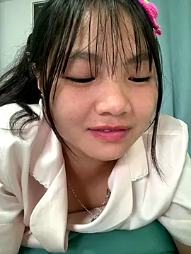 Snapshot of Emlyly-18 chatting on 10.10.25 Emlyly-18 online show from 10.10.25