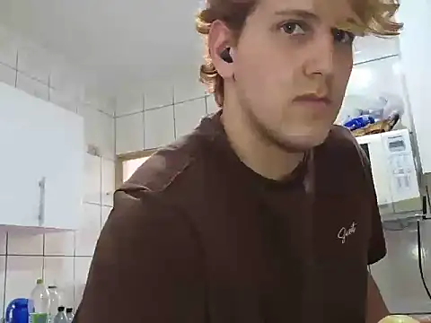 Snapshot of vinialnc chatting on 09.08.25 vinialnc online show from 09.08.25