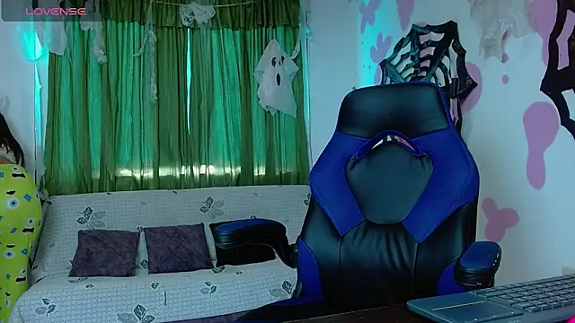 Snapshot of koko_dam chatting on 10.30.25 koko dam online show from 10.30.25