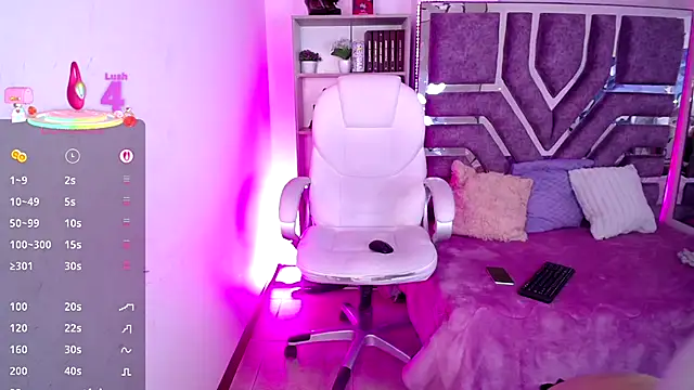 Snapshot of Eva_Walker_ chatting on 10.10.25 Eva Walker online show from 10.10.25