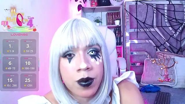 Snapshot of Eva_Walker_ chatting on 10.27.25 Eva Walker online show from 10.27.25