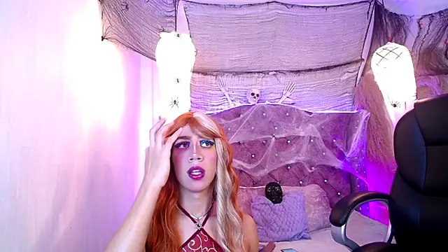 Snapshot of Eva_Walker_ chatting on 10.28.25 Eva Walker online show from 10.28.25