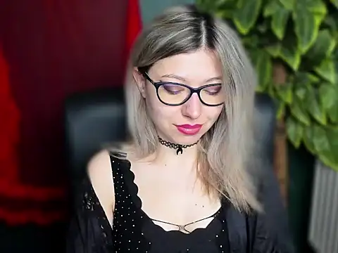 Snapshot of loveHeidi chatting on 04.29.26 loveHeidi online show from 04.29.26
