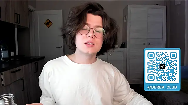 Snapshot of Derek_Shameless chatting on 05.10.26 Derek Shameless online show from 05.10.26