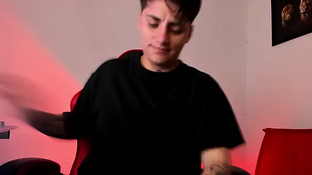 Snapshot of PeytonBox chatting on 09.26.25 PeytonBox online show from 09.26.25