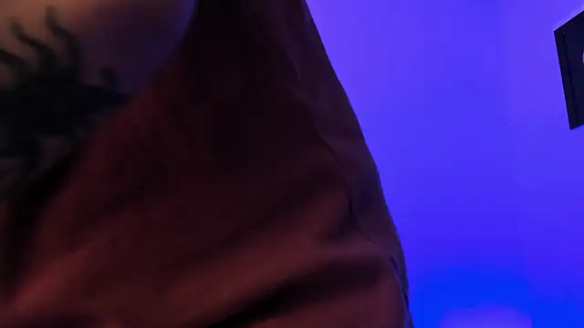 Snapshot of PeytonBox chatting on 10.03.25 PeytonBox online show from 10.03.25