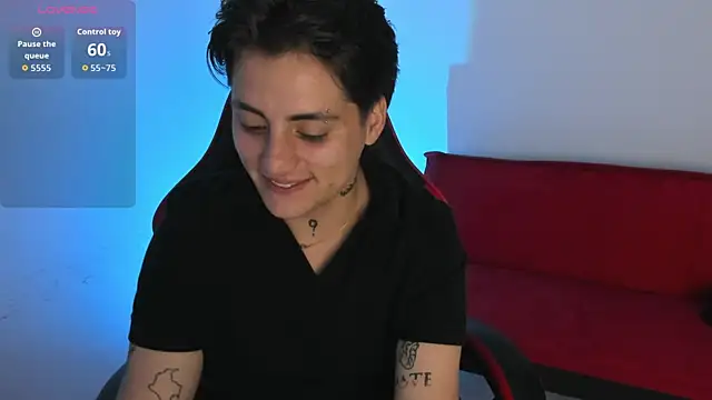 Snapshot of PeytonBox chatting on 11.20.25 PeytonBox online show from 11.20.25