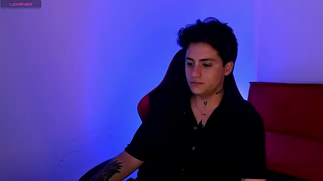 Snapshot of PeytonBox chatting on 11.27.25 PeytonBox online show from 11.27.25