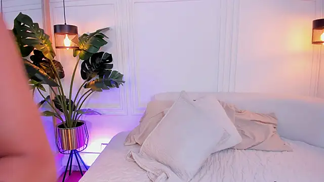 Snapshot of Dafne_Hillss chatting on 10.28.25 Dafne Hillss online show from 10.28.25