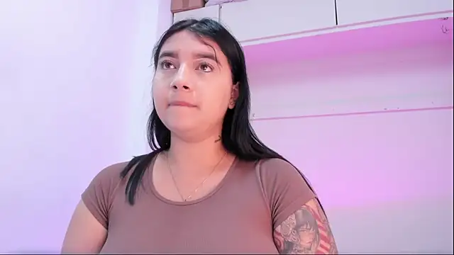 Snapshot of BrianaTaylorr chatting on 11.01.25 BrianaTaylorr online show from 11.01.25