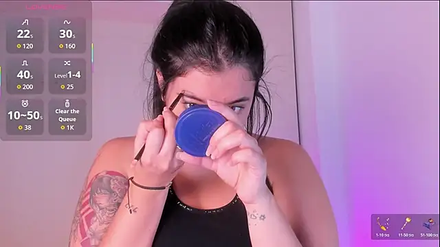 Snapshot of BrianaTaylorr chatting on 11.21.25 BrianaTaylorr online show from 11.21.25