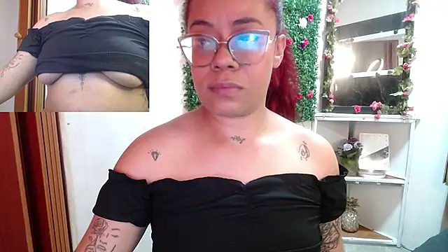 Snapshot of MIA__SPENCER chatting on 09.15.25 MIA SPENCER online show from 09.15.25