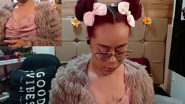 Snapshot of MIA__SPENCER chatting on 09.24.25 MIA SPENCER online show from 09.24.25