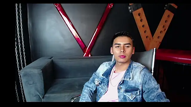 Snapshot of Matthewlodge chatting on 10.17.25 Matthewlodge online show from 10.17.25