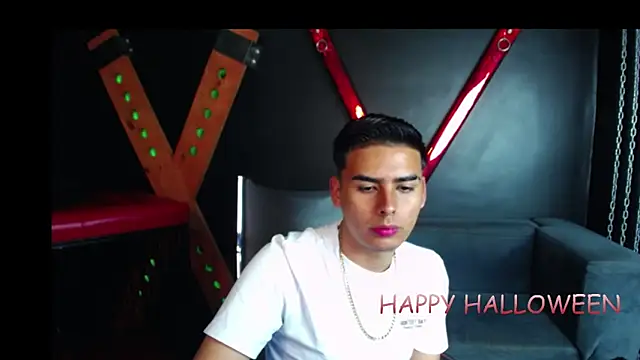 Snapshot of Matthewlodge chatting on 11.03.25 Matthewlodge online show from 11.03.25