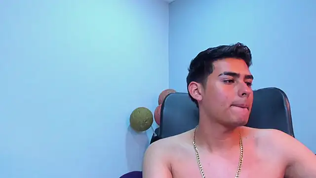 Snapshot of Matthewlodge chatting on 11.17.25 Matthewlodge online show from 11.17.25