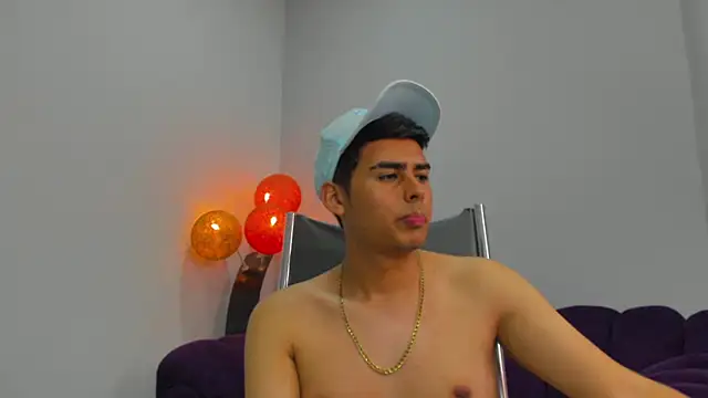 Snapshot of Matthewlodge chatting on 11.25.25 Matthewlodge online show from 11.25.25