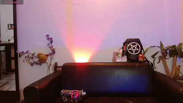 Snapshot of carolinerue chatting on 09.21.25 carolinerue online show from 09.21.25