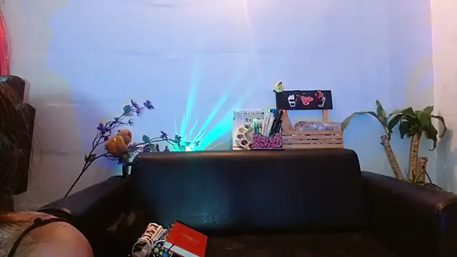 Snapshot of carolinerue chatting on 09.22.25 carolinerue online show from 09.22.25