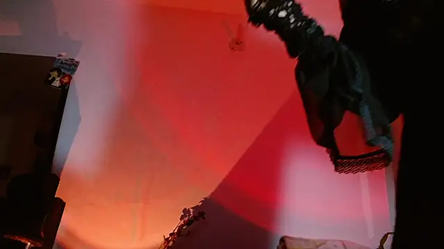 Snapshot of carolinerue chatting on 10.23.25 carolinerue online show from 10.23.25