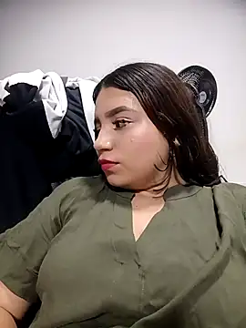 Snapshot of Shell_Latina chatting on 04.24.26 Shell Latina online show from 04.24.26