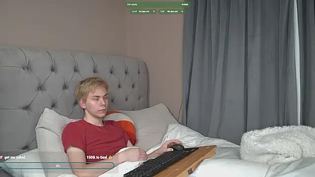 Snapshot of scottishtwink01 chatting on 03.10.26 scottishtwink01 online show from 03.10.26