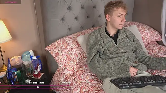 Snapshot of scottishtwink01 chatting on 06.13.26 scottishtwink01 online show from 06.13.26