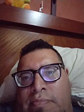 Santiagoqro85 online show from 11.27.25