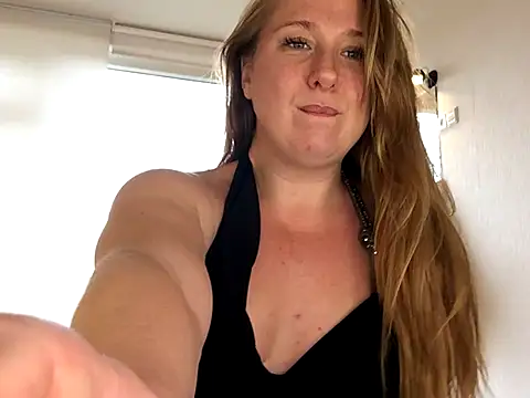 Snapshot of MazySunny chatting on 10.12.25 MazySunny online show from 10.12.25