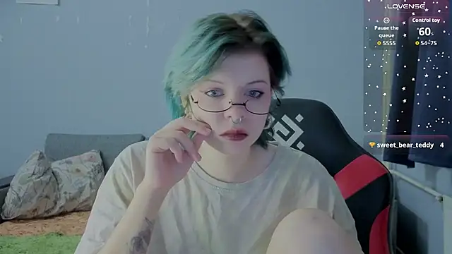 Snapshot of Alice_Zev chatting on 09.30.25 Alice Zev online show from 09.30.25