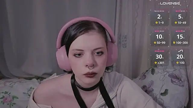 Snapshot of Alice_Zev chatting on 06.21.26 Alice Zev online show from 06.21.26