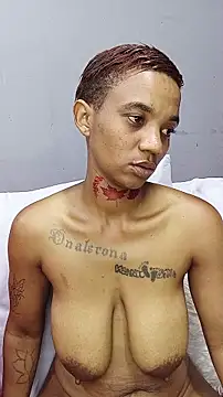 Snapshot of JANIELEE chatting on 11.18.25 JANIELEE online show from 11.18.25