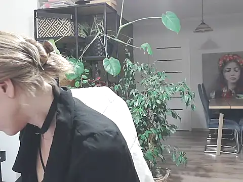 MadMadelin online show from 10.17.25