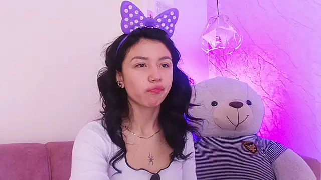 april bennett online show from 10.28.25