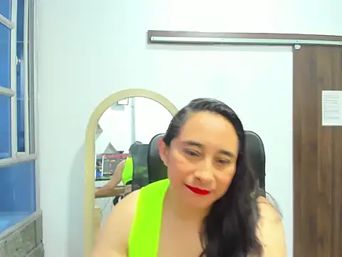 LeilaSmith  online show from 10.13.25