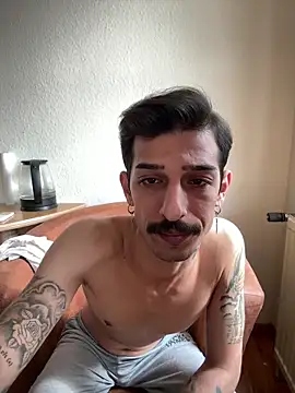 Snapshot of bisexevaa chatting on 04.15.26 bisexevaa online show from 04.15.26