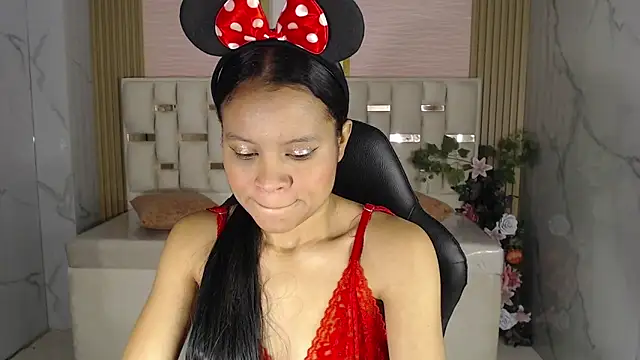 Snapshot of catalina5_s chatting on 10.19.25 catalina5 s online show from 10.19.25