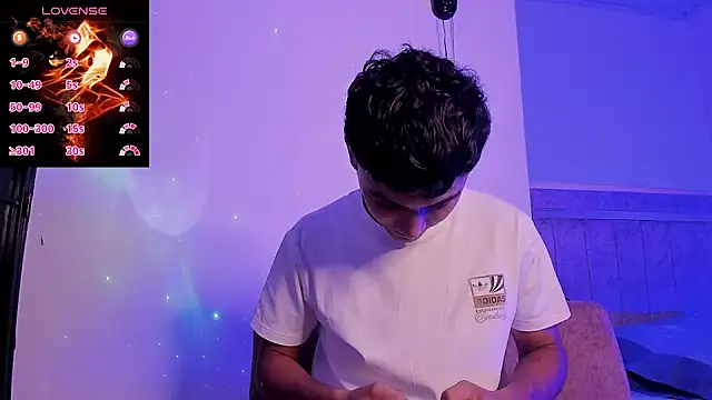 Snapshot of Austin_Cardieff_ chatting on 09.15.25 Austin Cardieff online show from 09.15.25