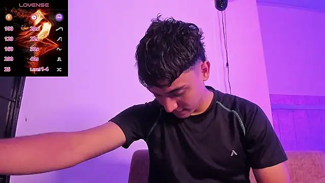 Snapshot of Austin_Cardieff_ chatting on 09.27.25 Austin Cardieff online show from 09.27.25