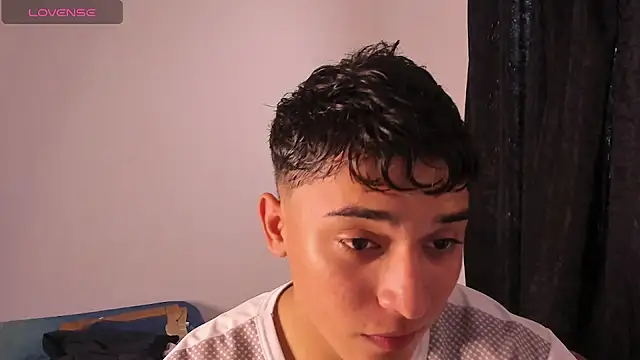 Snapshot of Austin_Cardieff_ chatting on 11.04.25 Austin Cardieff online show from 11.04.25