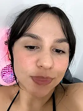 Snapshot of Daniela-rosee chatting on 11.16.25 Daniela-rosee online show from 11.16.25