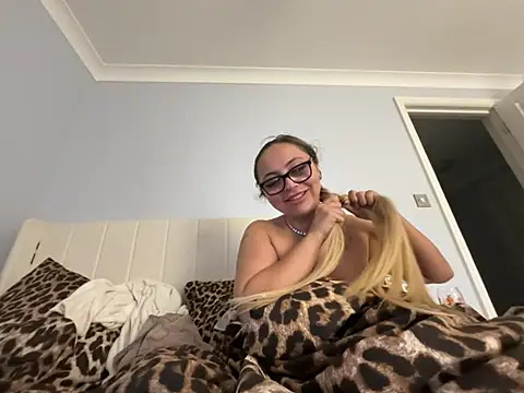 petitelucyXoxx online show from 07.04.26