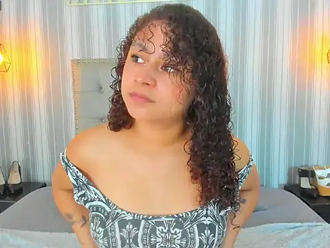 Snapshot of Sofiapassionne chatting on 02.24.26 Sofiapassionne online show from 02.24.26