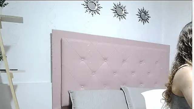 Dulce  Lovee online show from 10.13.25