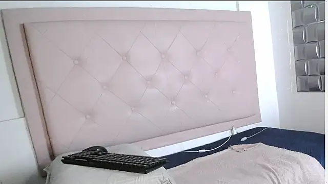 Dulce  Lovee online show from 10.20.25