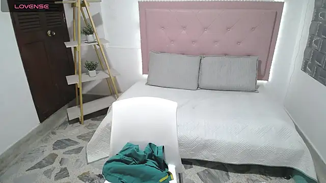 Dulce  Lovee online show from 10.30.25