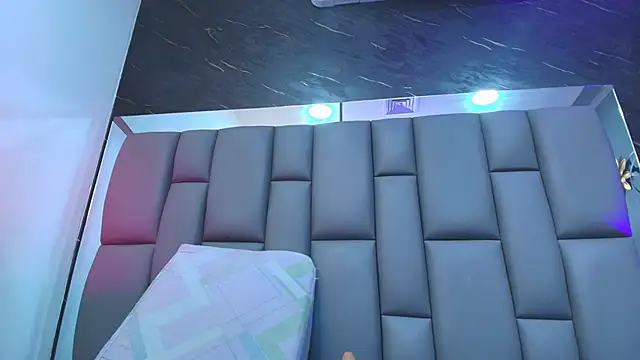 Snapshot of kissme_luna chatting on 09.23.25 kissme luna online show from 09.23.25