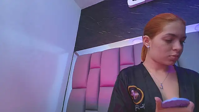 Snapshot of kissme_luna chatting on 10.02.25 kissme luna online show from 10.02.25